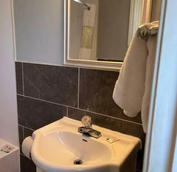スタンダードルーム, Knights Inn   Park Villa Motel, Midland