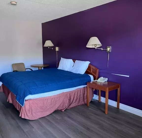 キングサイズベッドのスタンダードルーム, Knights Inn   Park Villa Motel, Midland