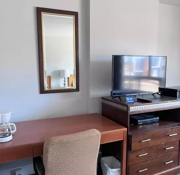 キングサイズベッドのスタンダードルーム, Knights Inn   Park Villa Motel, Midland