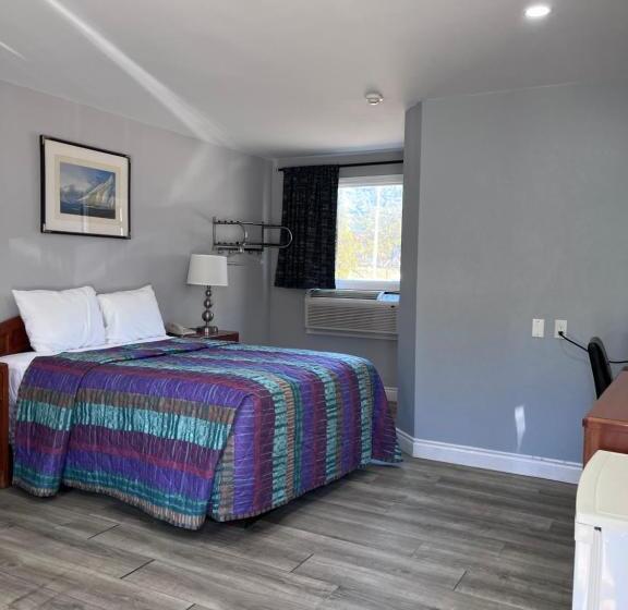 带2个双人床的标准工作室, Knights Inn   Park Villa Motel, Midland