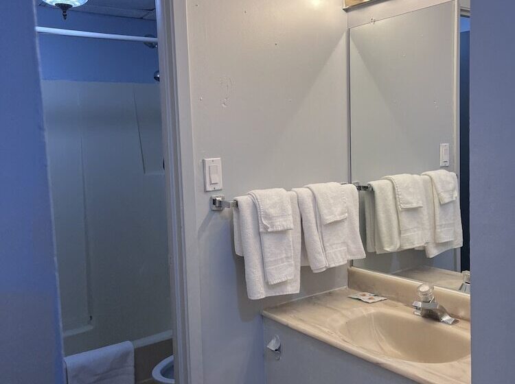 带2个双人床的标准工作室, Knights Inn   Park Villa Motel, Midland
