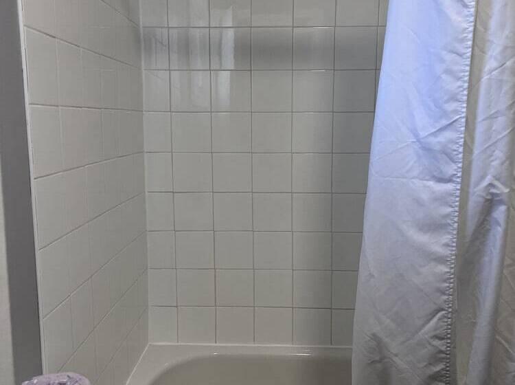带2个双人床的标准工作室, Knights Inn   Park Villa Motel, Midland