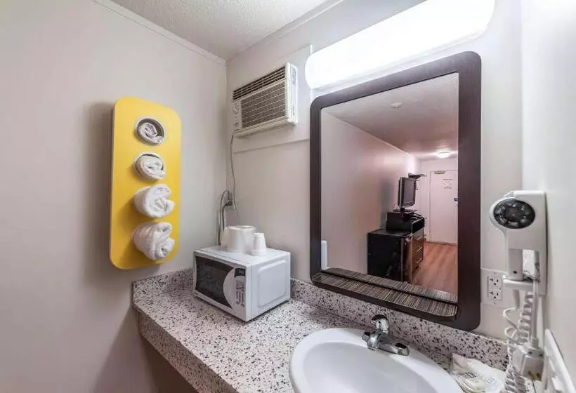 اتاق لوکس, Motel 6 Kamloops, Bc