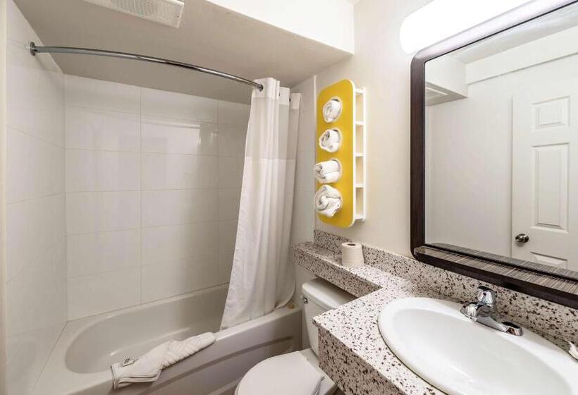 スタンダードルーム, Motel 6 Kamloops, Bc