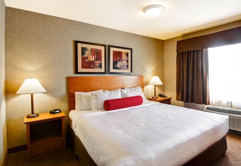 חדר סטנדרט עם מיטת קינג, Ramada By Wyndham Ponoka