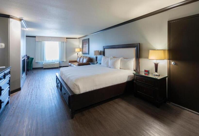 מיטת קינג בסוויטה, Prestige Treasure Cove Resort, Worldhotels Elite