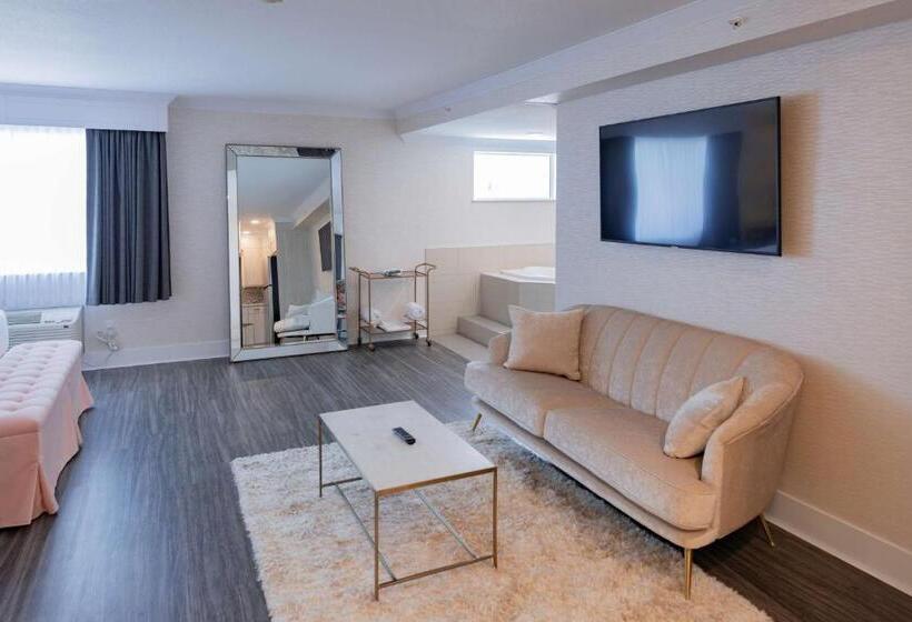 מיטת קינג בסוויטה, Prestige Treasure Cove Resort, Worldhotels Elite