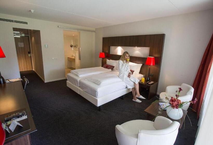 디럭스 트리플 룸, Van Der Valk Hotel Assen