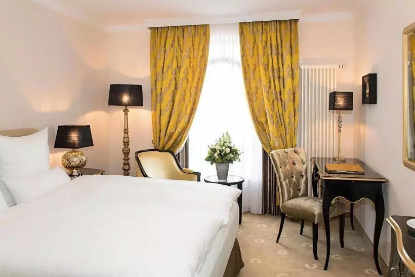 Classic Room, Victor S Residenz Hotel Schloss Berg