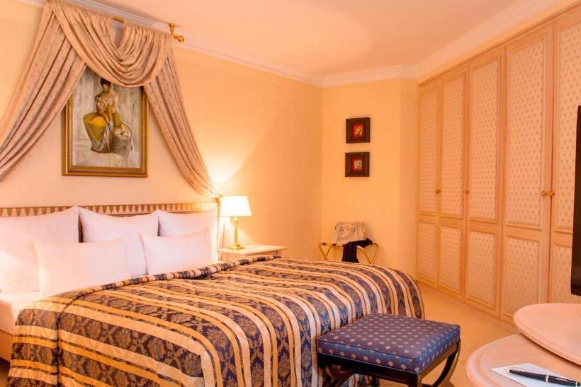 جناح جونيور, Victor S Residenz Hotel Schloss Berg