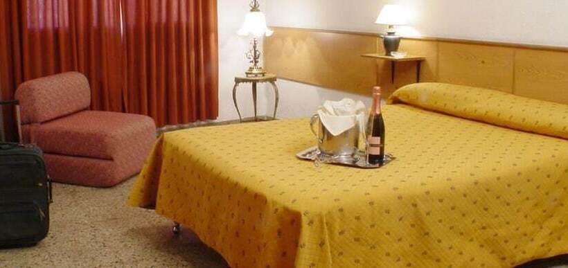 غرفة قياسية, America