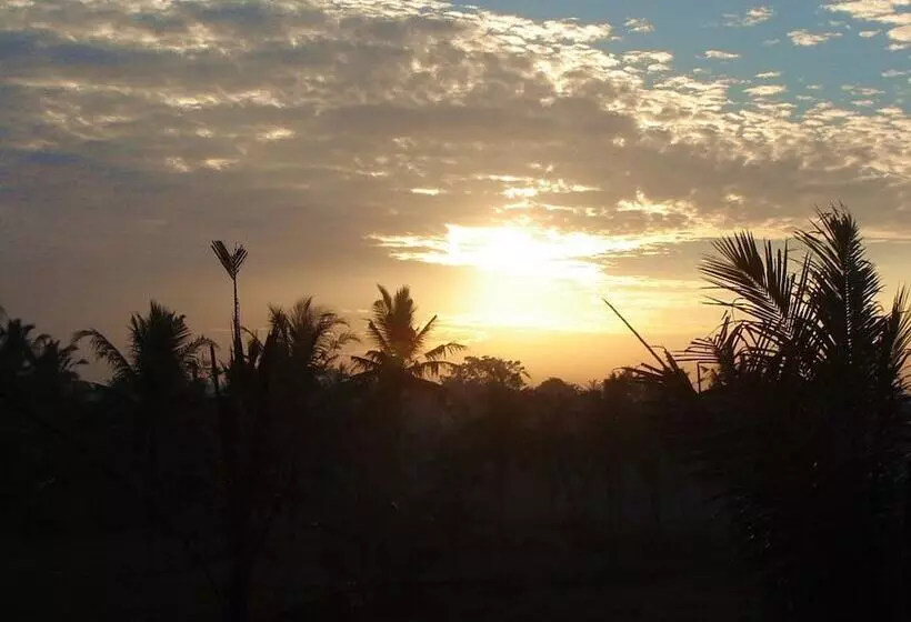 デラックスルーム, Bhanuswari Resort & Spa