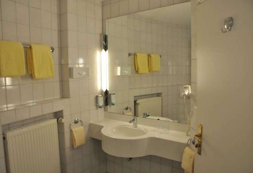 جناح, Emsland Hotel Saller See