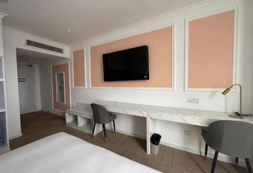 디럭스 룸, Magnificent International