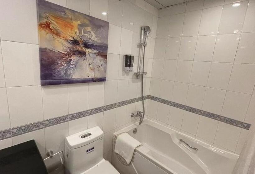 디럭스 패밀리 룸, Magnificent International