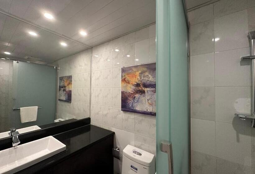 Quarto Familiar Deluxe, Magnificent International