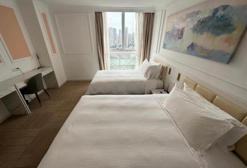 디럭스 패밀리 룸, Magnificent International