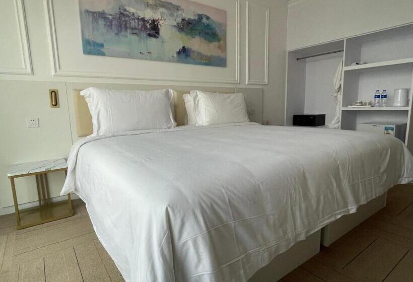 스탠다드 룸 킹사이즈 침대, Magnificent International