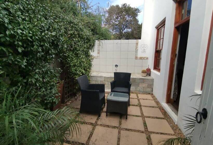 جناح, Mimosa Lodge