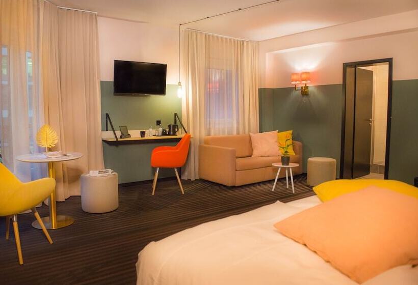 اتاق استاندارد سه نفره, Neuer Fritz