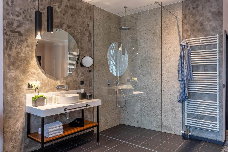 سوئیت با چشمانداز رودخانه, Neuer Fritz