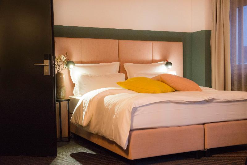 اتاق استاندارد سه نفره, Neuer Fritz