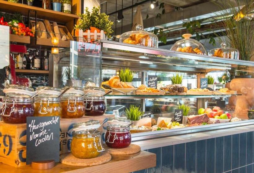 اتاق استاندارد با چشمانداز رودخانه, Neuer Fritz