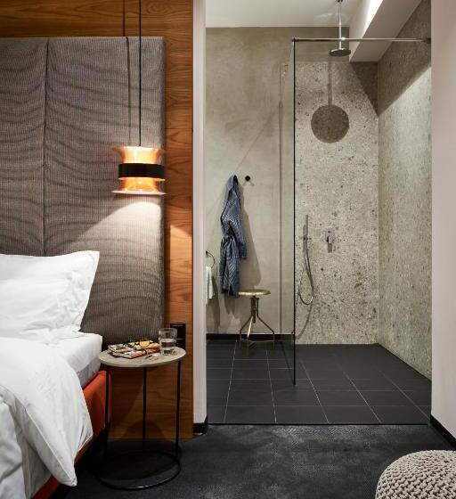 سوئیت با چشمانداز رودخانه, Neuer Fritz