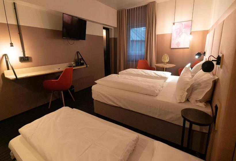 اتاق استاندارد سه نفره, Neuer Fritz