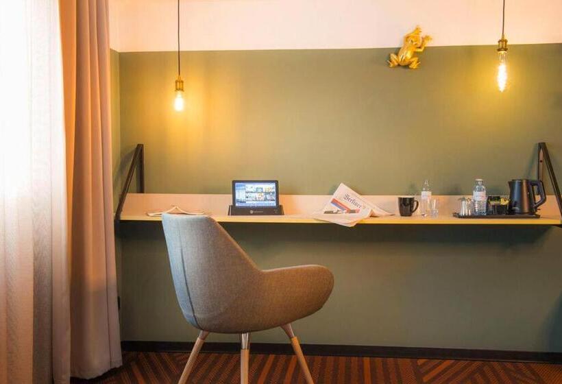 اتاق استاندارد سه نفره, Neuer Fritz