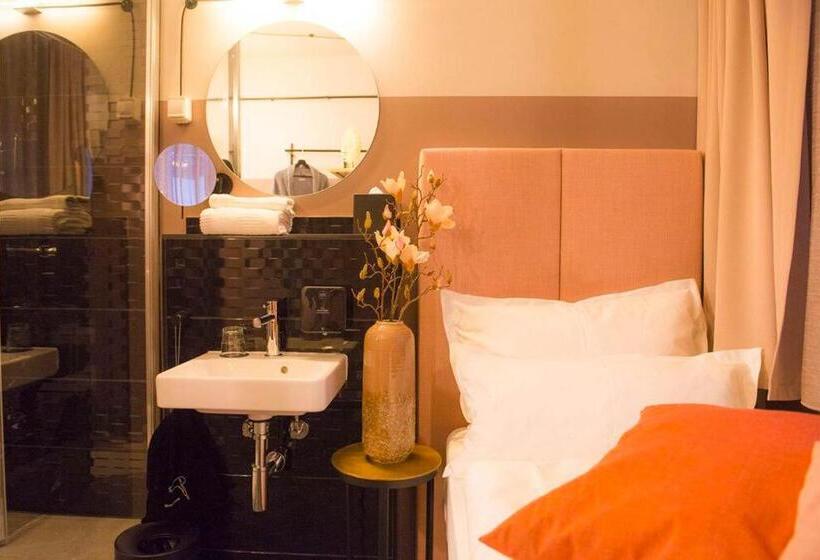 اتاق استاندارد یک نفره, Neuer Fritz