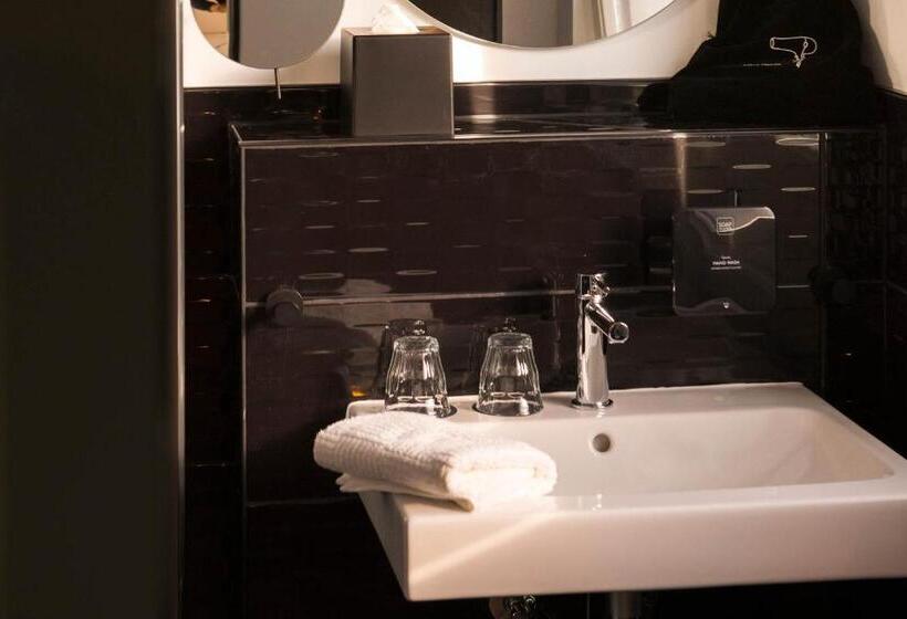 اتاق استاندارد یک نفره, Neuer Fritz