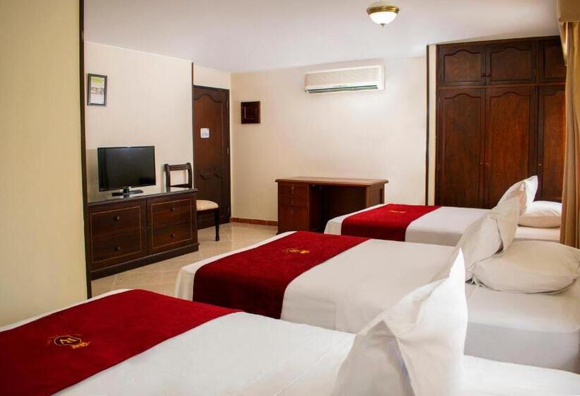 חדר סטנדרט לשלושה, Plaza Versalles