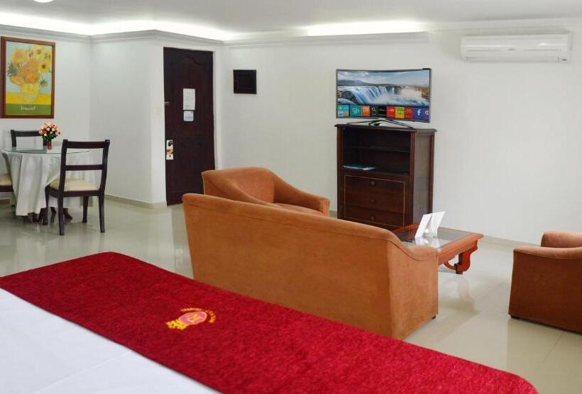 סוויטת ג'וניור, Plaza Versalles