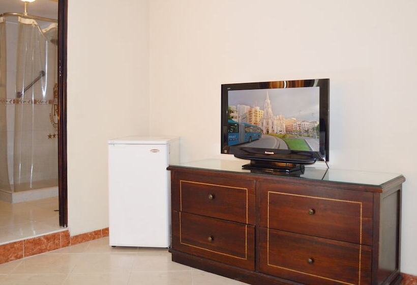 חדר סטנדרט לשלושה, Plaza Versalles