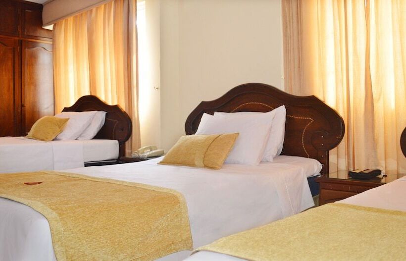 חדר סטנדרט לשלושה, Plaza Versalles