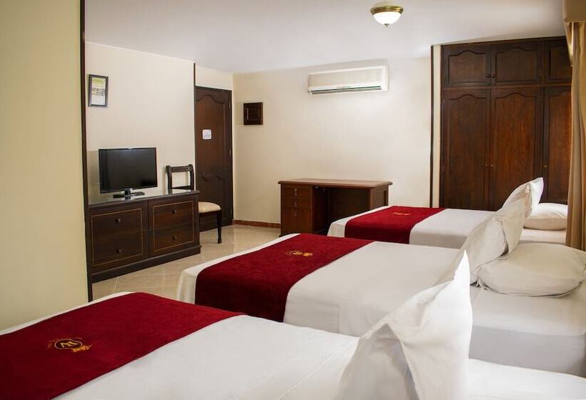 חדר סטנדרט לשלושה, Plaza Versalles