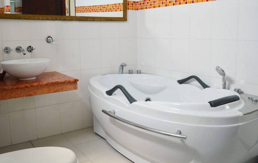 סוויטת ג'וניור, Plaza Versalles