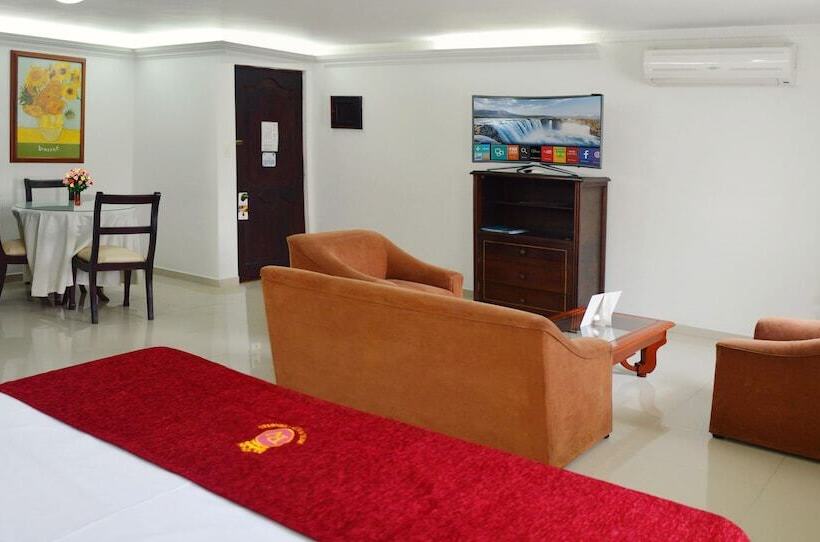 סוויטת ג'וניור, Plaza Versalles