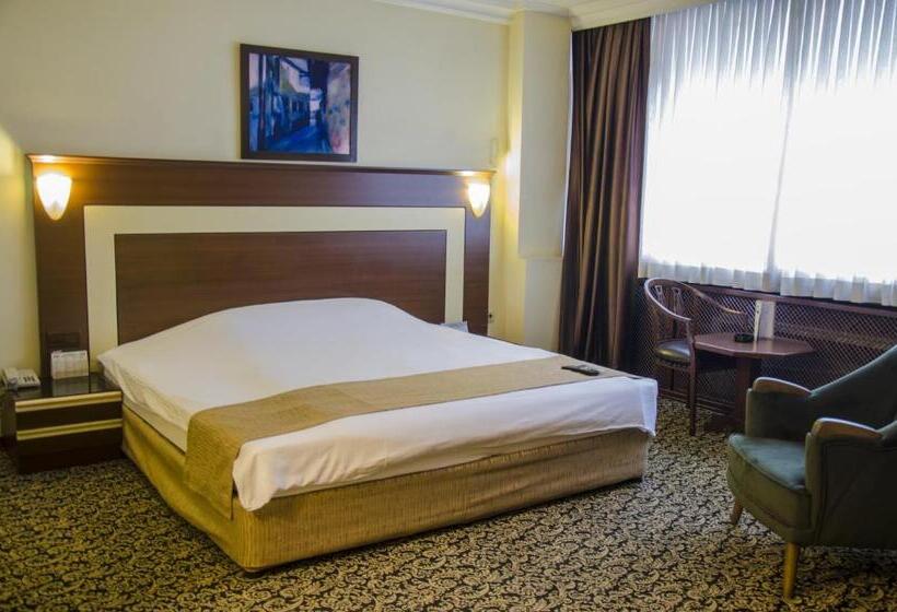 سوییت جونیور, Tilmen