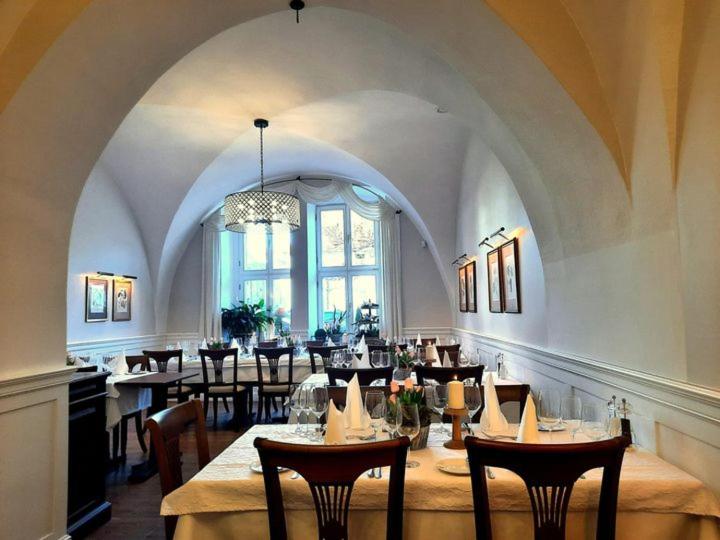 スタンダードルーム, Unstruttal