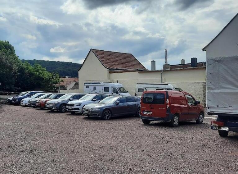 スタンダードルーム, Unstruttal