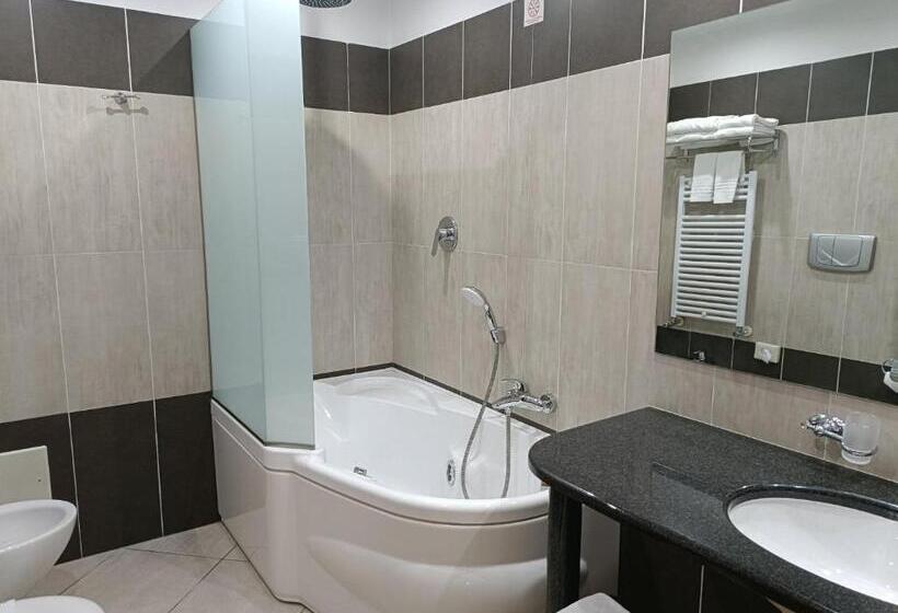 جناح جونيور ديلوكس, Green Hotel Ninfa