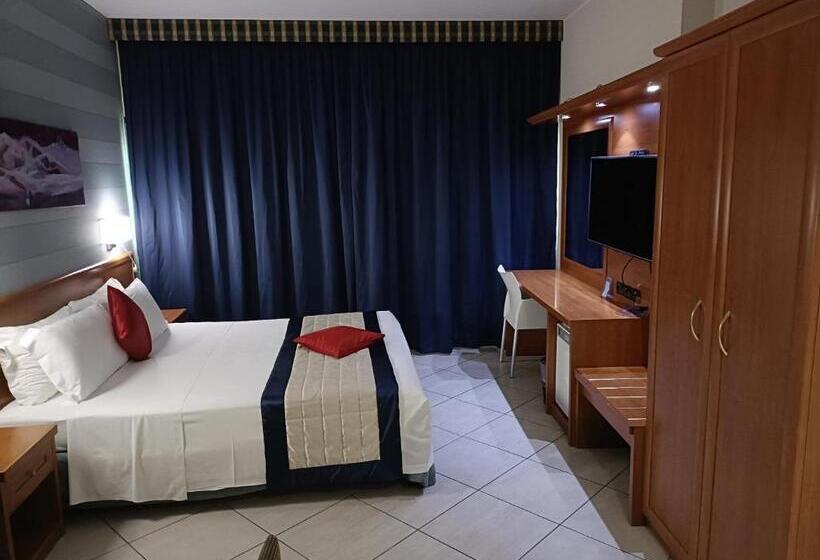 غرفة قياسية ثلاثية, Green Hotel Ninfa