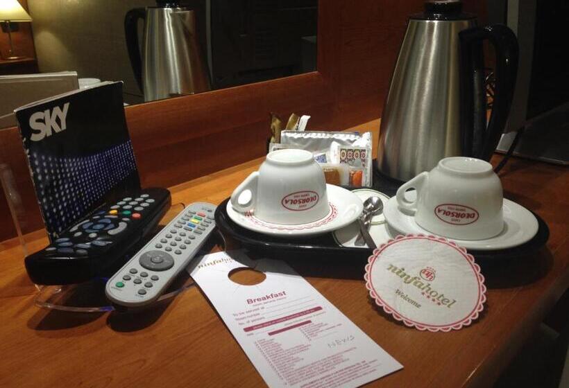 غرفة قياسية ثلاثية, Green Hotel Ninfa