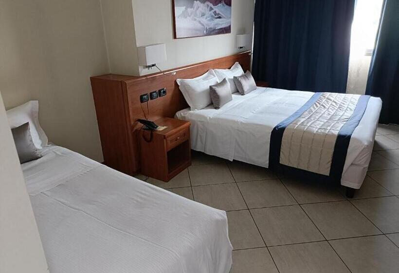 غرفة قياسية رباعية, Green Hotel Ninfa