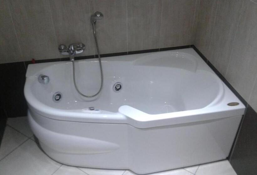 جناح مزود بجاكوزى, Green Hotel Ninfa