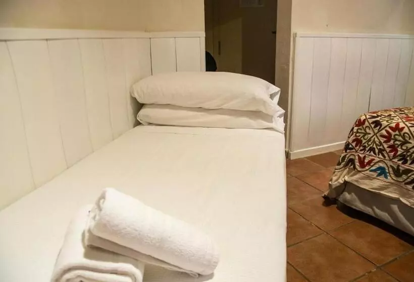 اتاق خانوادگی, Hostal Callejon Del Agua