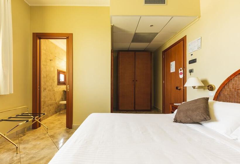 クラシックルーム, Ara Solis