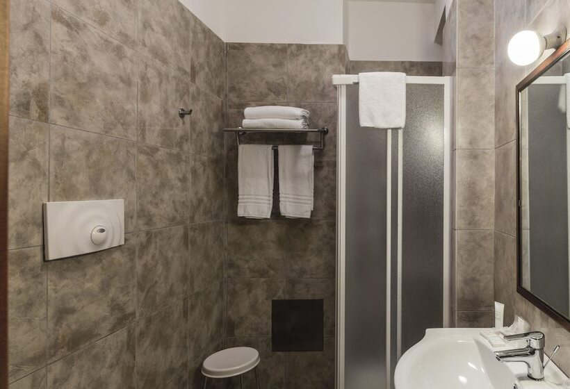 クラシックルーム, Ara Solis